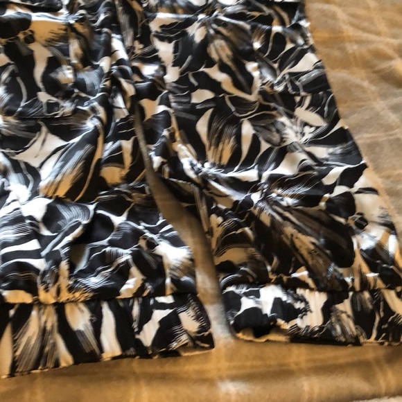 🤍🖤🩶Brand New Beautiful Silky NY&Co Jogger Pant 🩶 - Picture 4 of 7